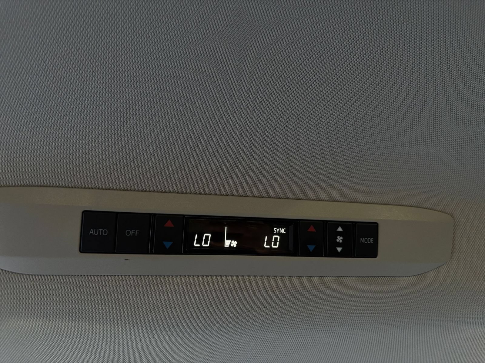 Used 2025 Toyota Sienna XLE FWD image 24