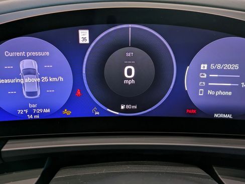 Certified 2025 Porsche Macan Electric RWD image 16