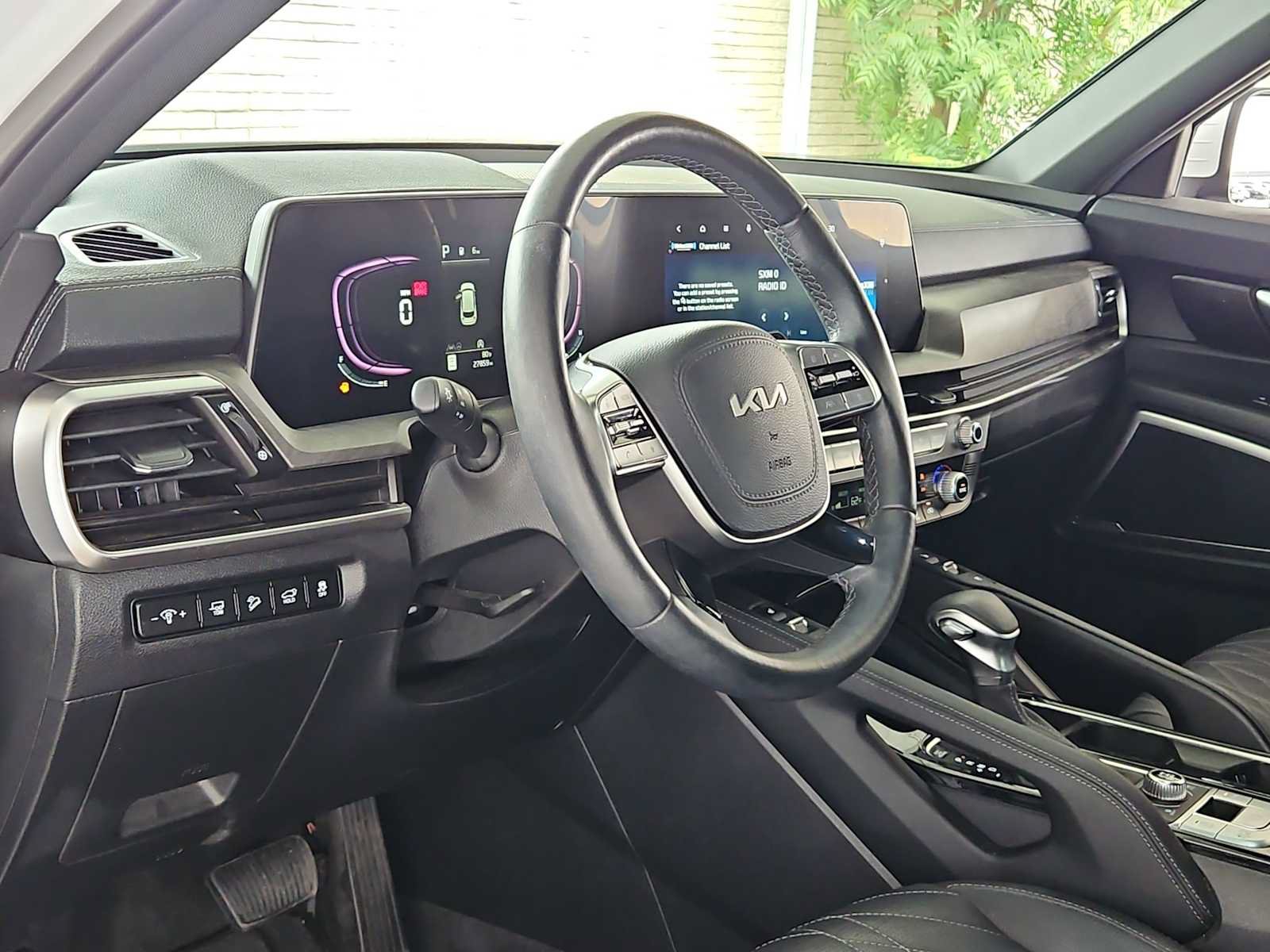 Used 2025 Kia Telluride AWD image 2