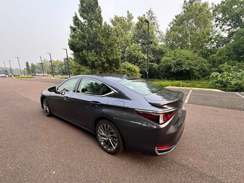 Used 2025 Lexus ES 300h w/ Luxury Package FWD image 10