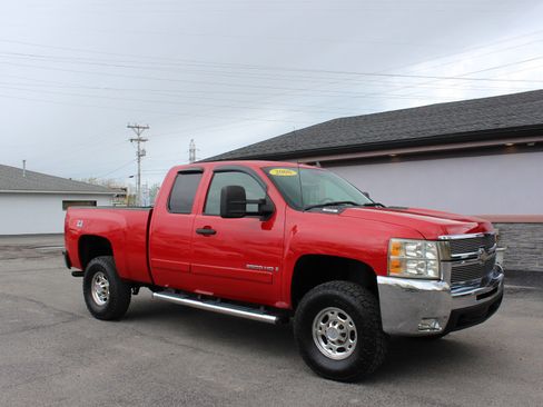 Used 2008 Chevrolet Silverado 2500 LT w/ 1LT Convenience Package AWD/4WD image 2
