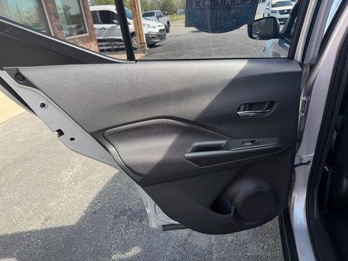 Used 2019 Nissan Kicks SV image 16