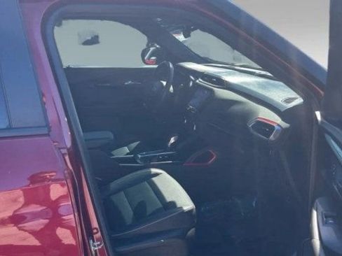 Used 2022 Chevrolet TrailBlazer RS w/ Sun and Liftgate Package FWD image 10