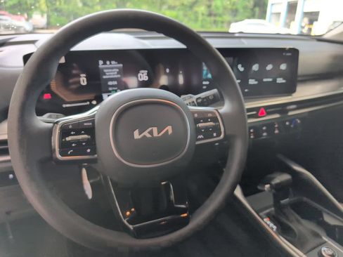 Used 2025 Kia Sorento LX FWD image 15