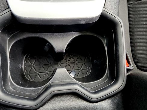 Used 2021 Toyota RAV4 LE image 34