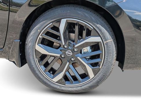 New 2025 Nissan Versa SR w/ Trunk Package image 9