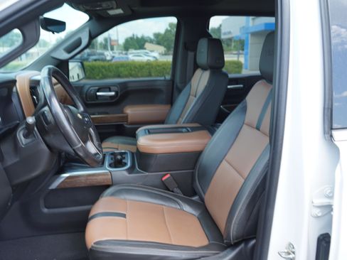 Used 2020 Chevrolet Silverado 1500 High Country w/ Technology Package AWD/4WD image 9