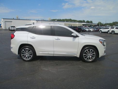 Used 2024 GMC Terrain Denali w/ Denali Premium Package AWD/4WD image 5