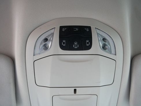 Certified 2024 Chrysler Pacifica Touring-L image 32