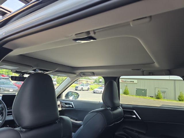 Used 2025 Mitsubishi Outlander AWD image 13