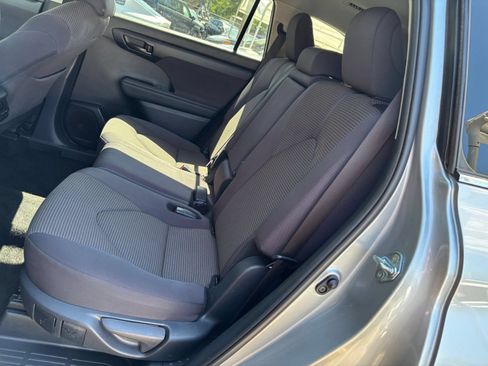 Used 2025 Toyota Highlander LE FWD image 40