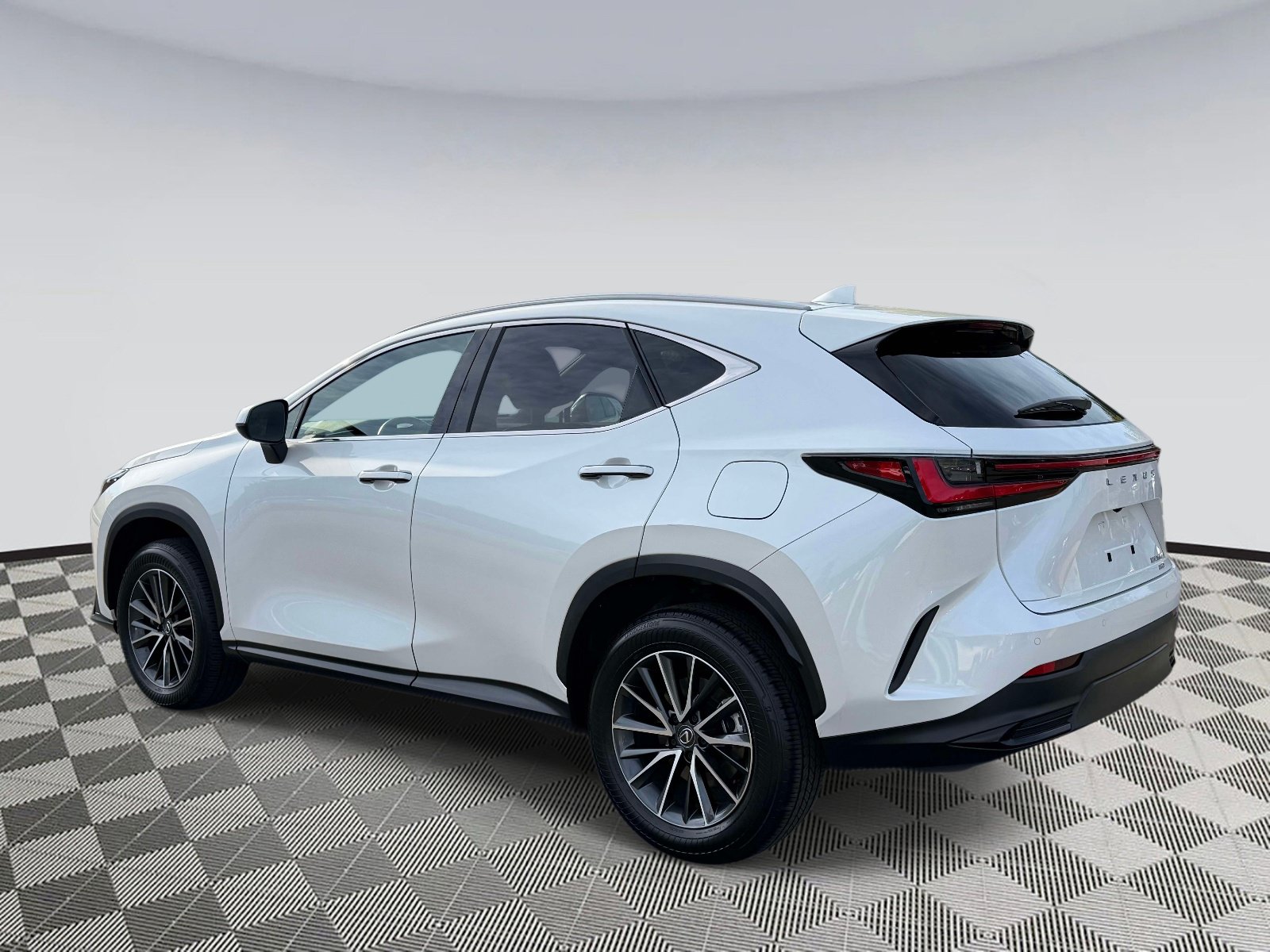 Used 2025 Lexus NX 350h AWD w/ Premium Package image 4