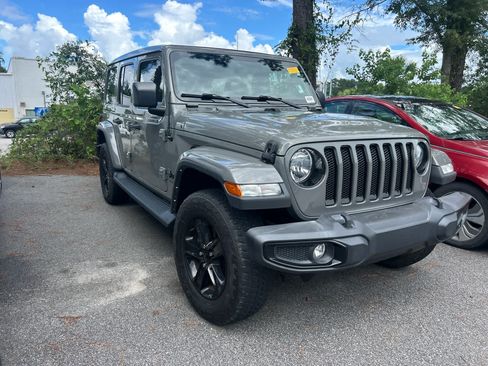 Used 2022 Jeep Wrangler Unlimited Sahara AWD/4WD image 3