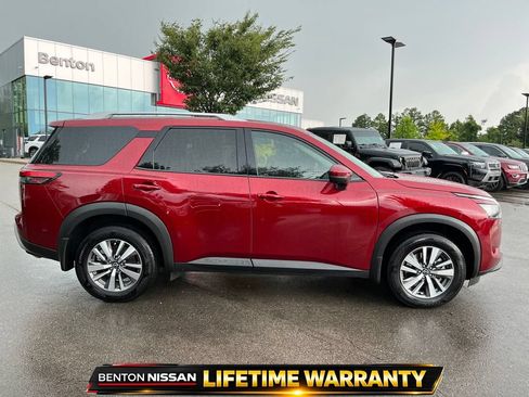 Certified 2025 Nissan Pathfinder SL FWD image 8