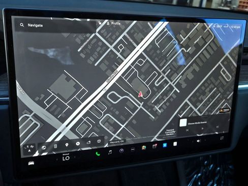 Used 2023 Tesla Model S image 19