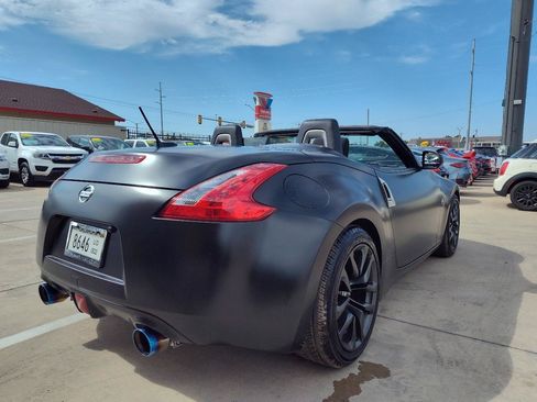 Used 2015 Nissan 370Z Roadster RWD image 4
