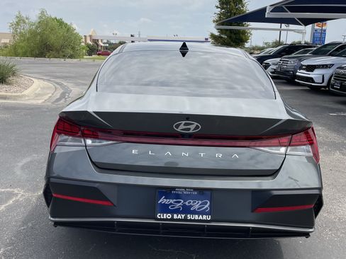 Used 2025 Hyundai Elantra SEL w/ Cargo Package FWD image 6