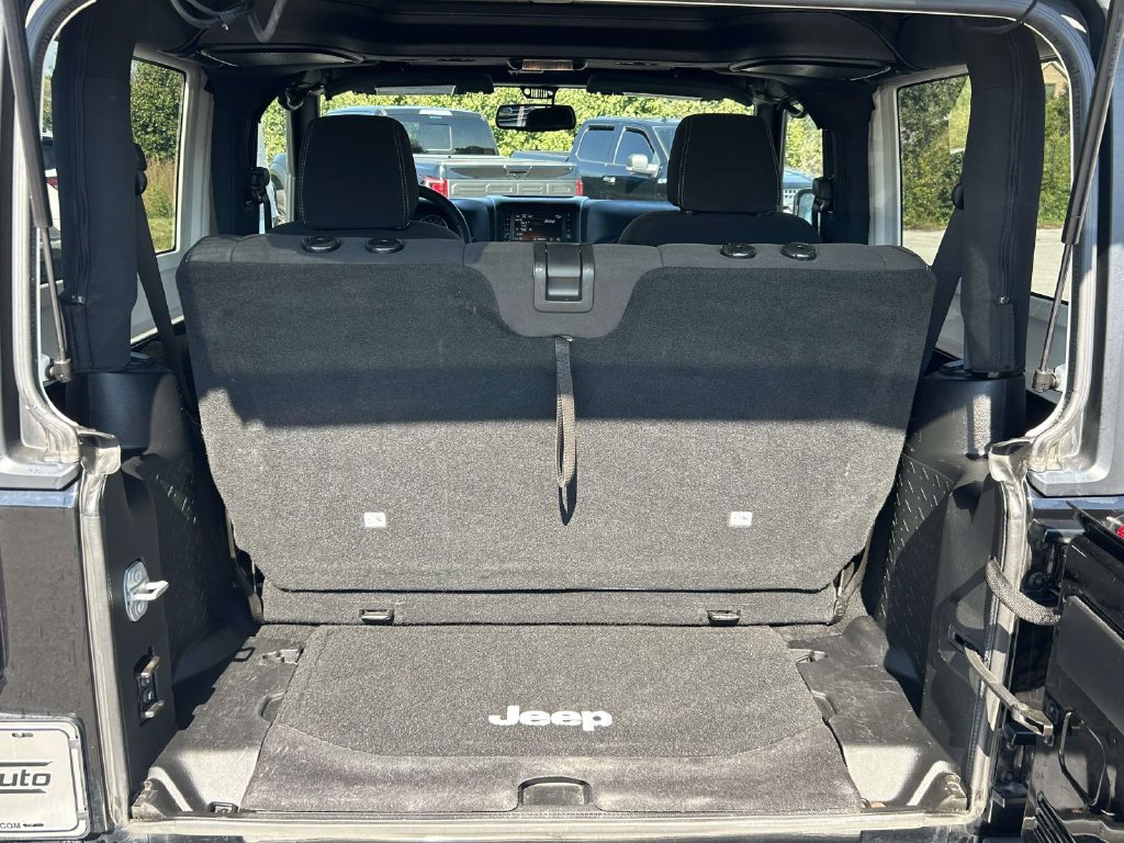 Used 2015 Jeep Wrangler Sahara w/ Connectivity Group AWD/4WD image 14