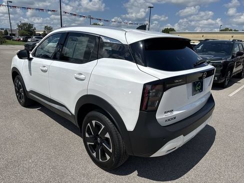 Used 2026 Nissan Kicks SR FWD image 3