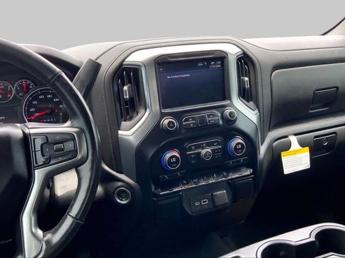 Used 2022 Chevrolet Silverado 1500 LT w/ Z71 Off-Road Package AWD/4WD image 7
