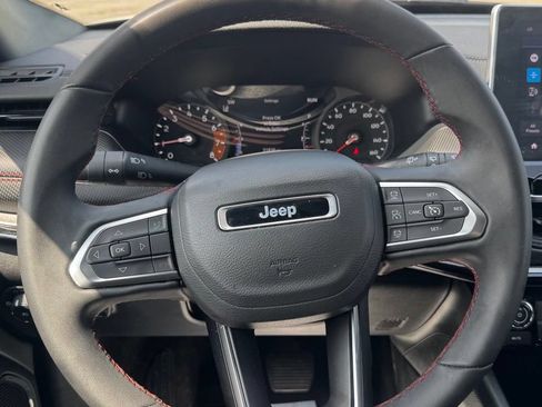 Used 2025 Jeep Compass Trailhawk AWD/4WD image 11