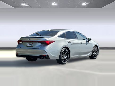 Used 2019 Toyota Avalon XSE w/ Carpet Mat Package image 8