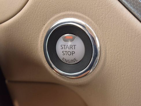Used 2019 Nissan Pathfinder SL FWD image 6