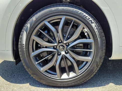 Used 2024 Maserati Levante GT Ultima image 4