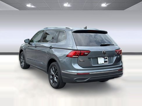 Used 2022 Volkswagen Tiguan SE FWD image 3
