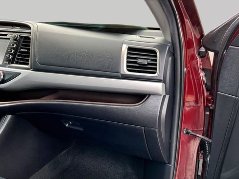 Used 2019 Toyota Highlander XLE image 15