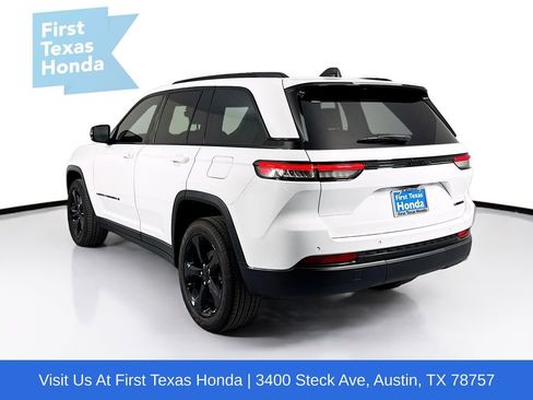 Used 2025 Jeep Grand Cherokee Limited w/ Black Appearance Package image 6