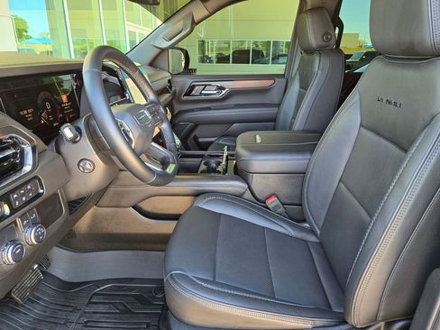 Used 2025 GMC Yukon Denali w/ Sun & Power Step Package image 9