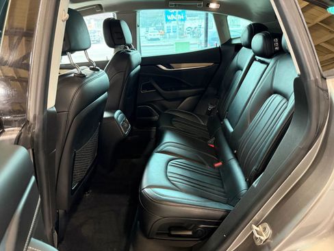 Used 2017 Maserati Levante w/ Luxury Package image 9