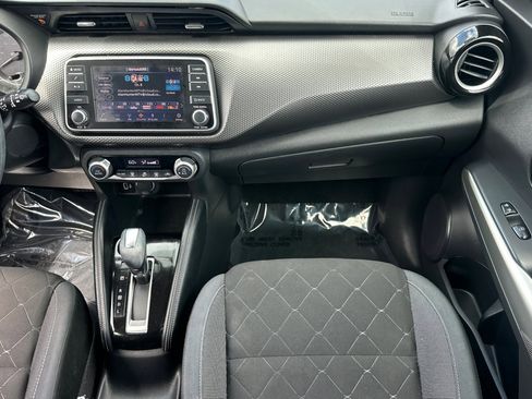 Used 2019 Nissan Kicks SV FWD image 28