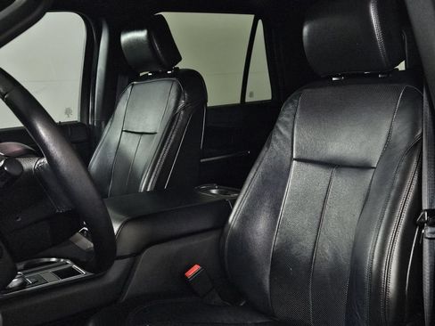 Used 2018 Ford Expedition XLT w/ Equipment Group 202A RWD image 24