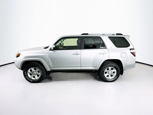 Used 2024 Toyota 4Runner SR5 AWD/4WD image 4