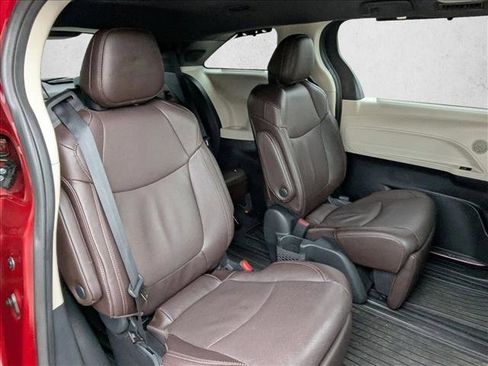 Used 2023 Toyota Sienna Platinum image 23