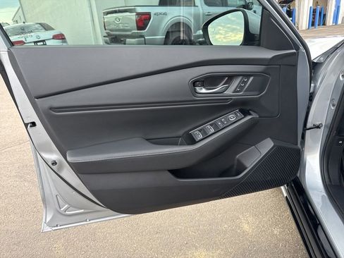 Used 2025 Honda Accord Touring image 6