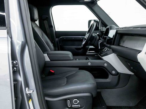 Used 2023 Land Rover Defender 130 SE image 55