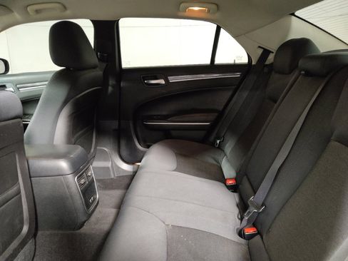 Used 2018 Chrysler 300 Touring RWD image 18