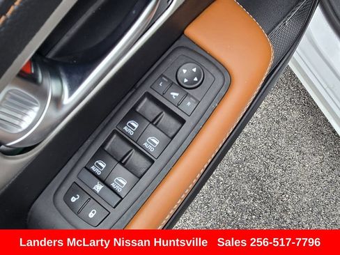 Used 2025 Chrysler Pacifica Pinnacle FWD image 27