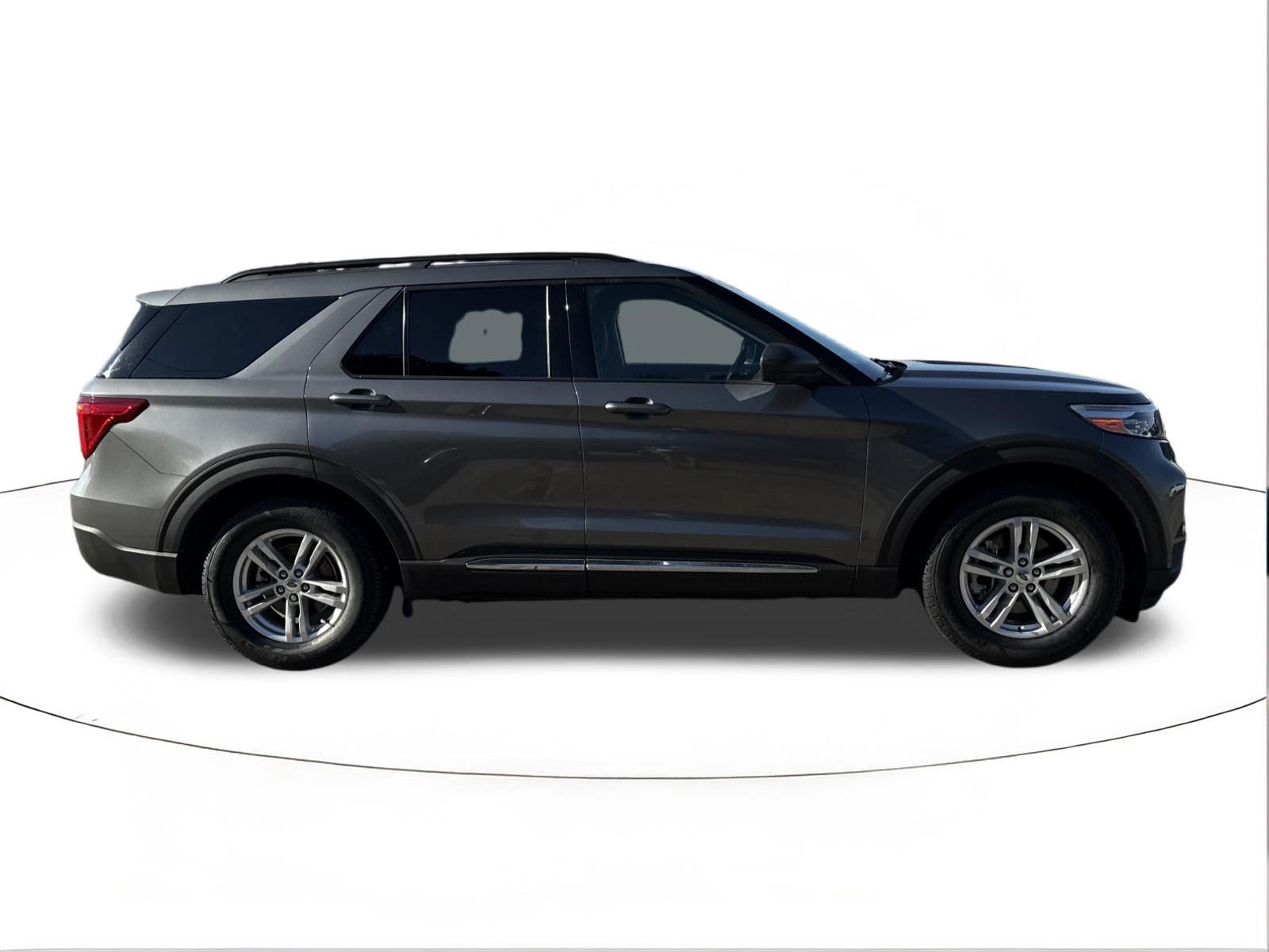 Used 2023 Ford Explorer XLT RWD image 2