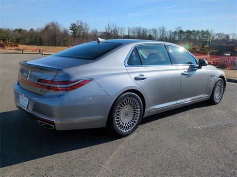 Used 2021 Genesis G90 5.0 Ultimate image 4