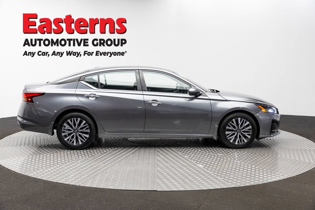 Used 2023 Nissan Altima 2.5 SV w/ SV Premium Package FWD image 5