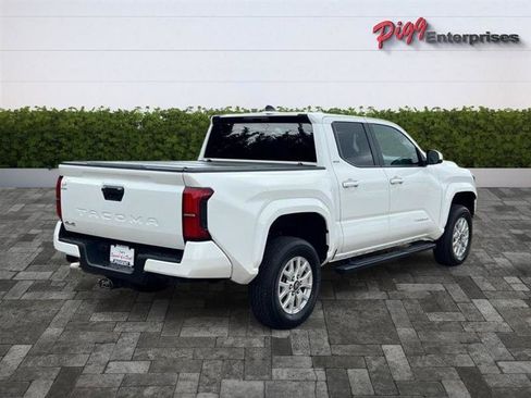 Used 2024 Toyota Tacoma SR5 AWD/4WD image 8