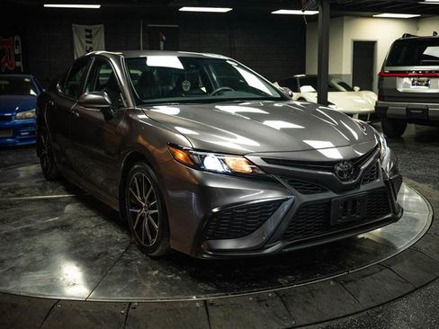 Used 2023 Toyota Camry SE w/ Convenience Package FWD image 5