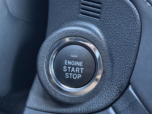 Used 2025 Subaru Outback Limited image 33