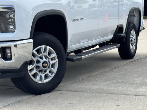 Used 2025 Chevrolet Silverado 2500 LT w/ Convenience Package AWD/4WD image 12