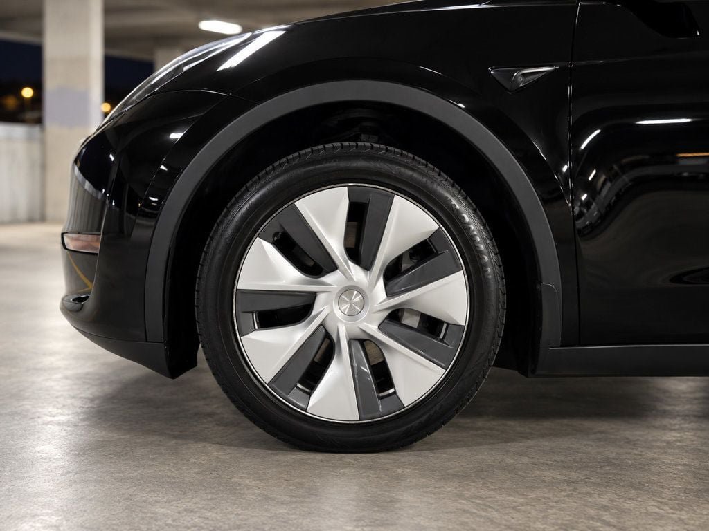 Used 2023 Tesla Model Y Long Range AWD/4WD image 18