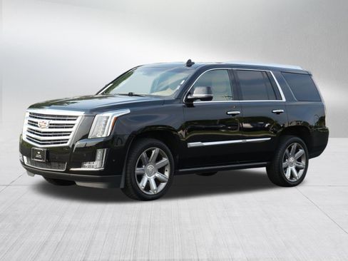 Used 2018 Cadillac Escalade Platinum AWD/4WD image 3